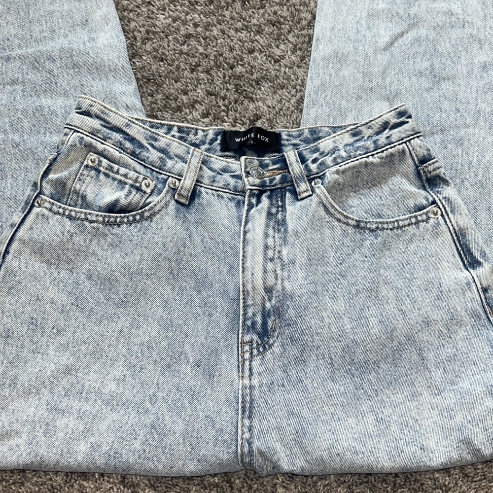White Fox Boutique  Like Duh! Boyfriend Jean WASHED BLUE DENIM  Size Small - Picture 5 of 6